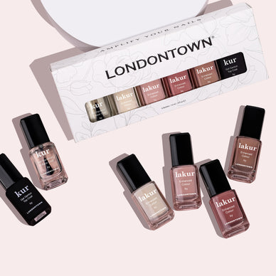 A curated collection of the season’s most-loved neutrals plus Londontown’s best-selling base and top coat duo 
This six-piece set includes everything you need to mix, match, and achieve a salon-worthy manicure at home: prep and prime your base, apply the care-infused polish of your choice, then lock it in with a gel-like finish. 
Set includes full-sized bottles of: 

Nail Hardener Base Coat
lakur in Chelsea Porcelain
lakur in Plié
lakur in Pink Sands
lakur in Café Au Lait
Gel Genius Top Coat

Fulfilled by our friends at LONDONTOWN 
*Please Note: 

 Rewards cannot be applied to this product
This item is not eligible for returns 
This item cannot be shipped outside the U.S.
