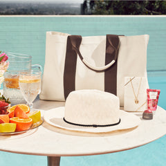 La Plage Tote, Leah